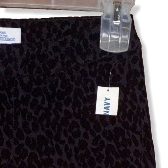 Old Navy Black Leopard Print Pants - Picture 6 of 7